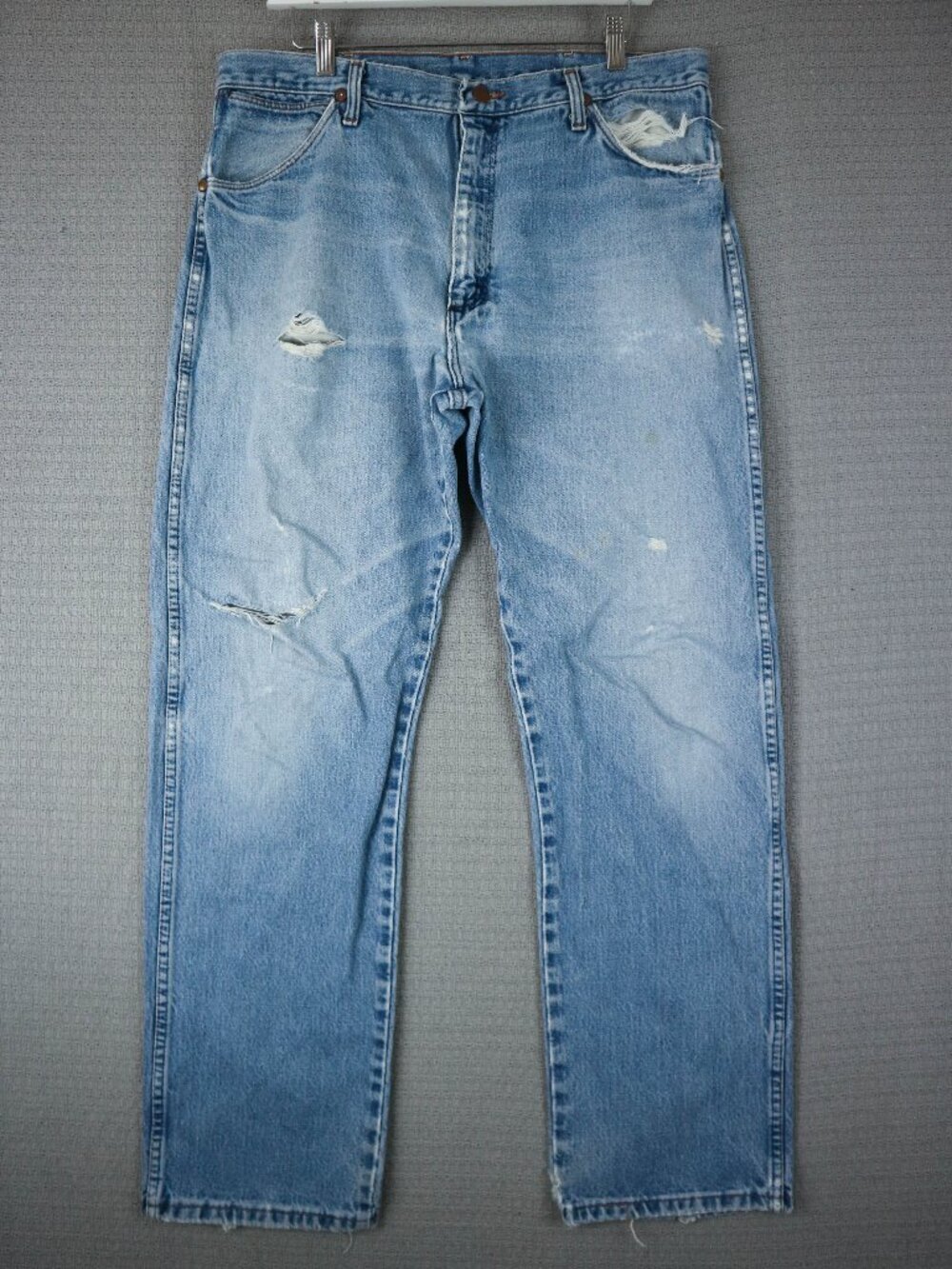 Wrangler Distressed Lightwash Denim Jeans Straight Cut Mens 35x30